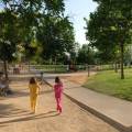 Del frío mañanero al calor del mediodía: cómo vestir a los niños en Granada en otoño